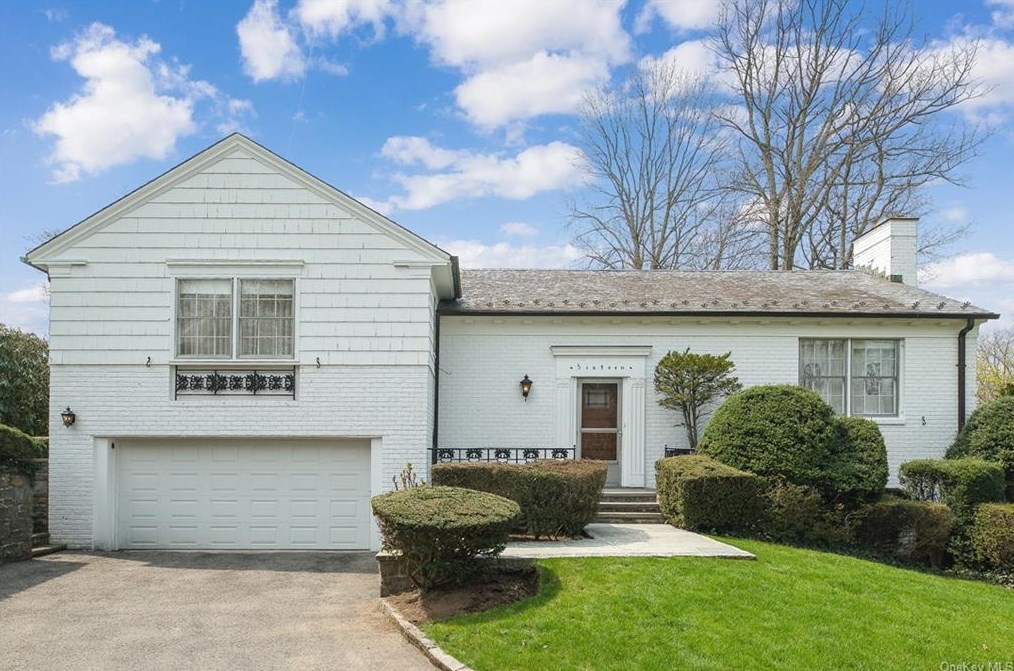 16 Taunton Rd E, Scarsdale, NY 10583