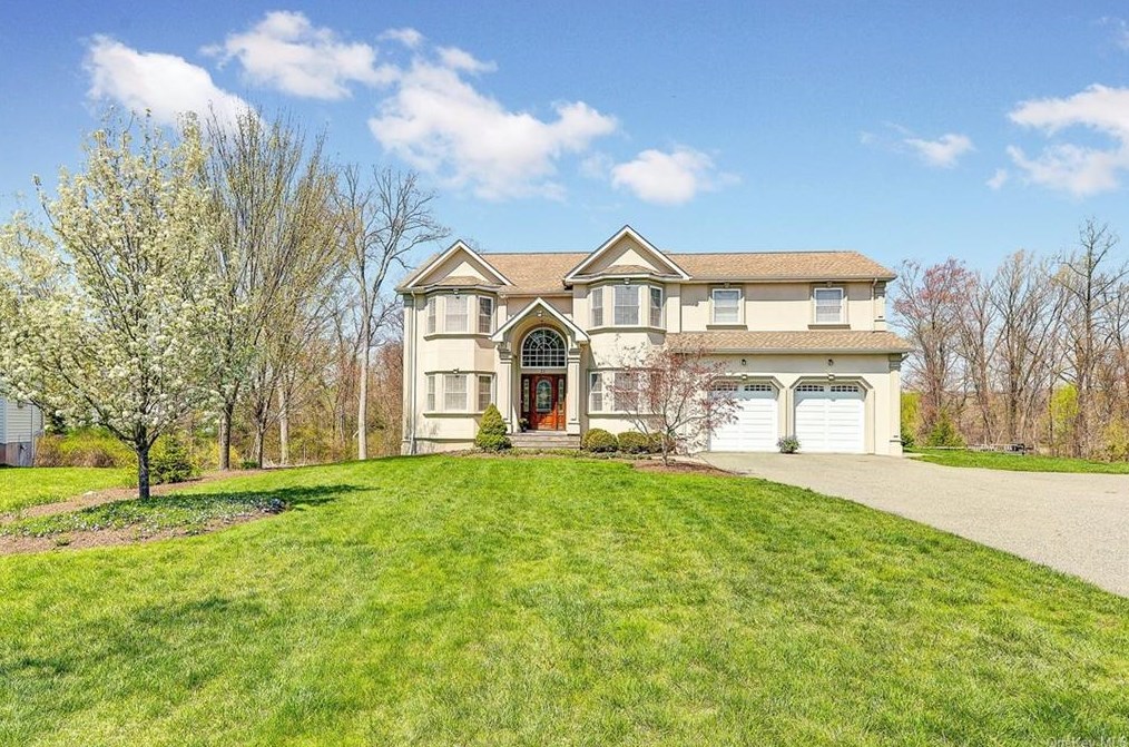 21 Fant Farm Ln, Airmont, NY 10901
