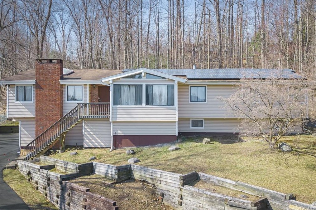 27 Tara Dr, Mount Ivy, NY 10970-3208