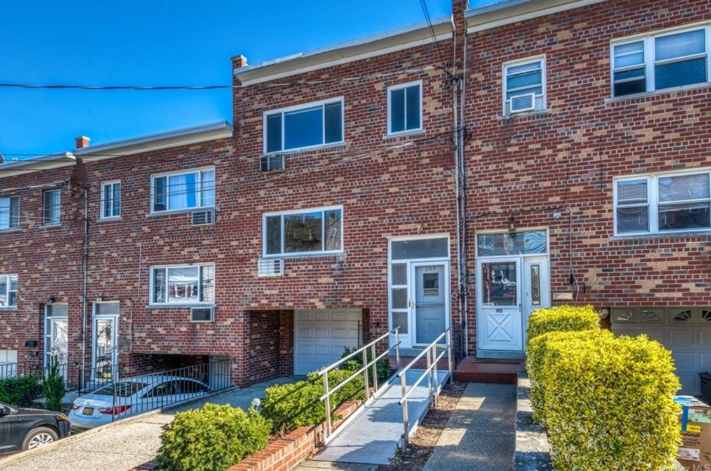268 E 238th St #2nd Fl, Bronx, NY 10470