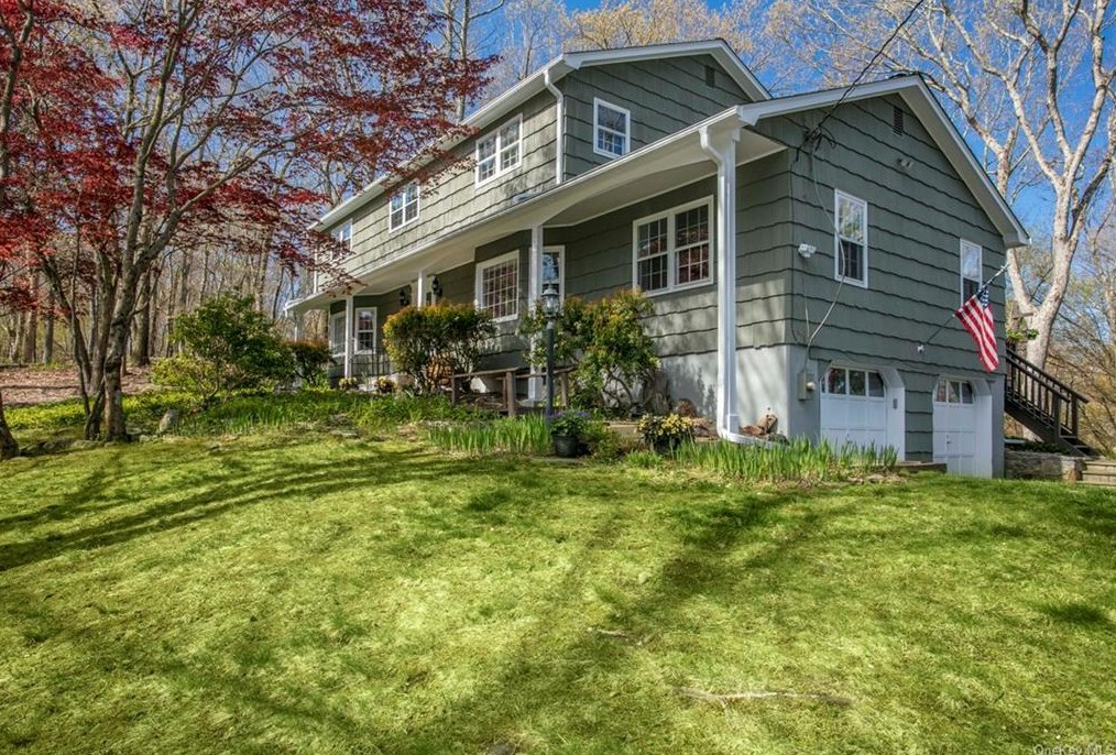 4 Lois Ln, Katonah, NY 10536-2506