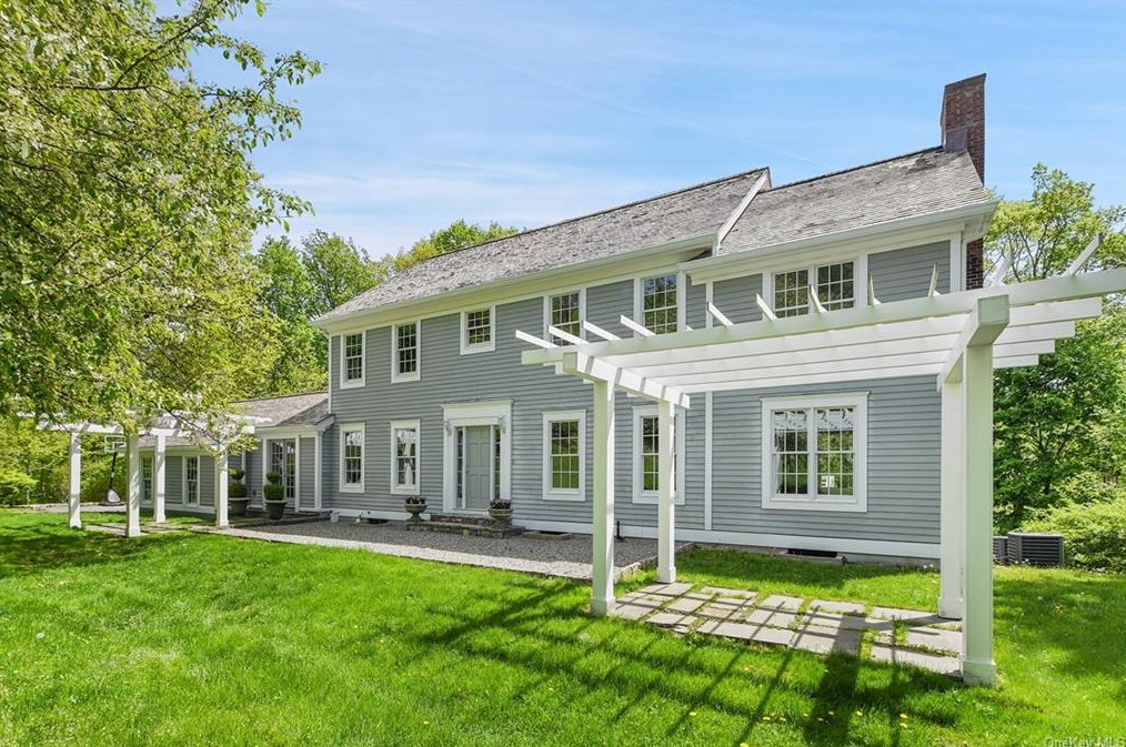31 Seneca Dr, Chappaqua, NY 10514