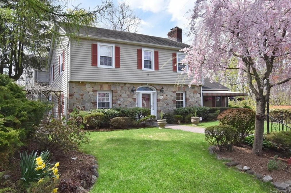 2 Stratford Rd, Scarsdale, NY 10583