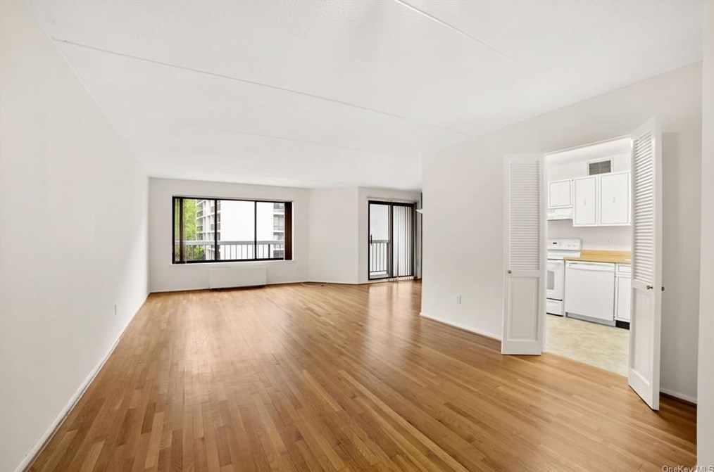 200 High Point Dr #307, Hartsdale, NY 10530