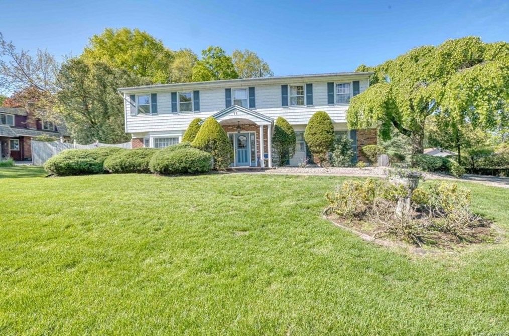 11 Millbury St, Airmont, NY 10901