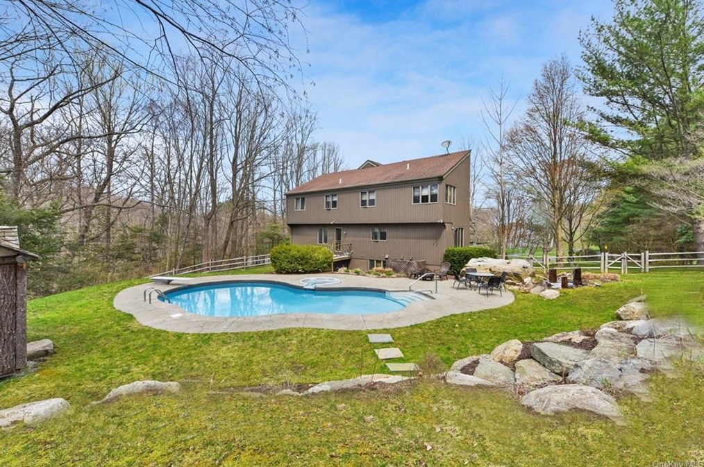 2 Apple Hill Ct, Lewisboro, NY 10590