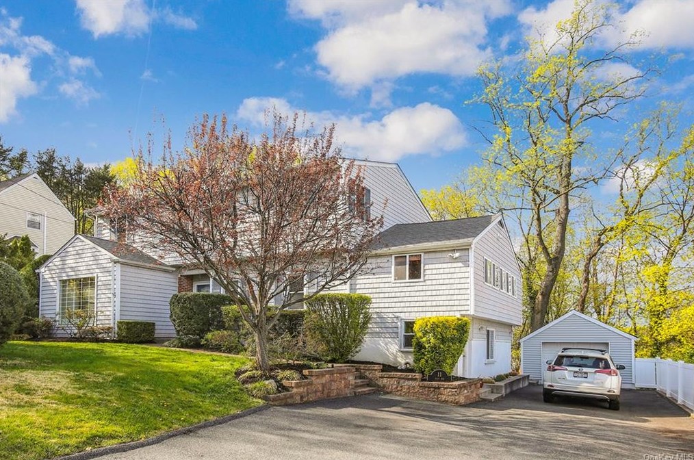 11 Joan Ave, White Plains, NY 10607