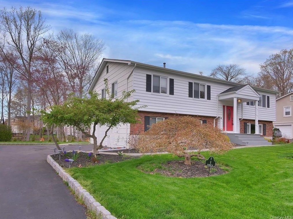 8 Termakay Dr, New City, NY 10956