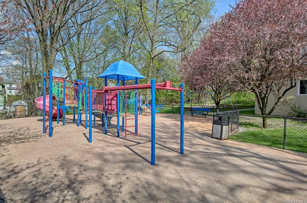 315 Palmer Ter, Mamaroneck NY  10543-2423 exterior