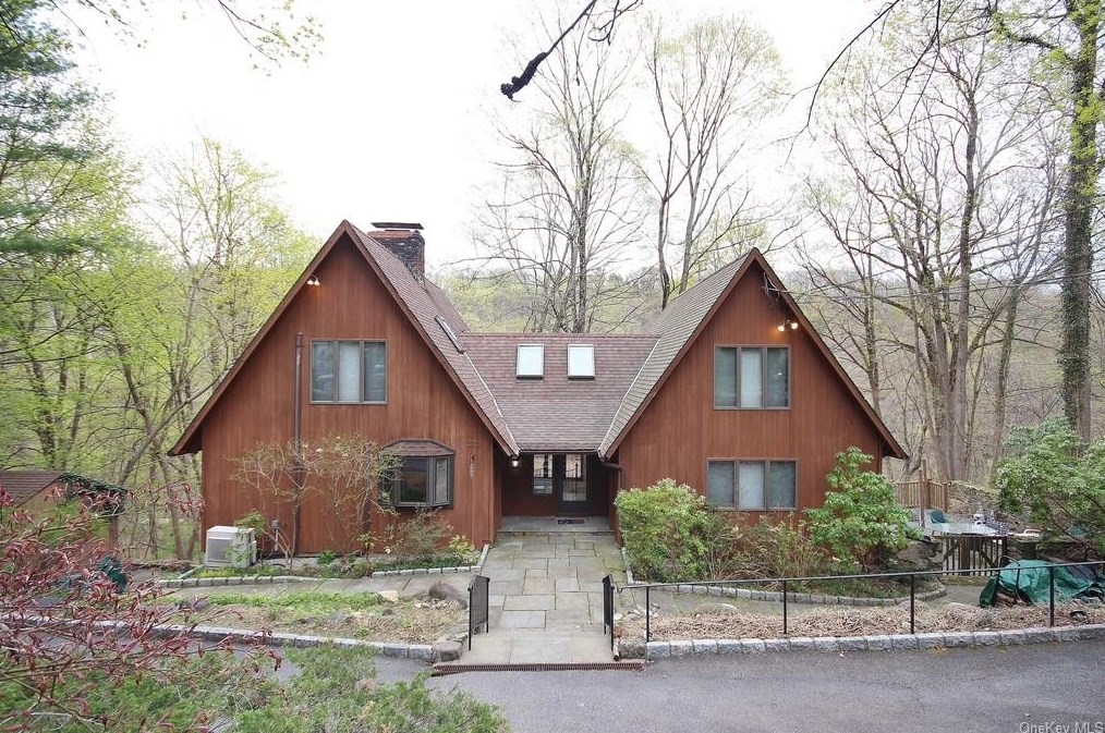 22 Nordica Dr, Croton On Hudson, NY 10520-3023