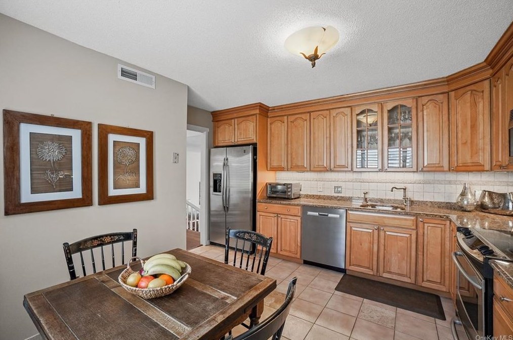 526 Heritage Hills #d, Somers Town, NY 10589