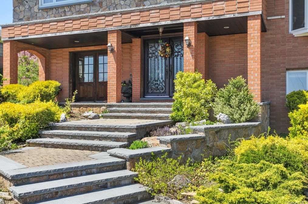 17 Hubbard Cir, Yonkers, NY 10708