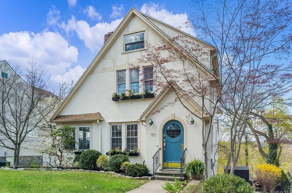99 Bella Vista St, Yonkers, NY 10707-3006