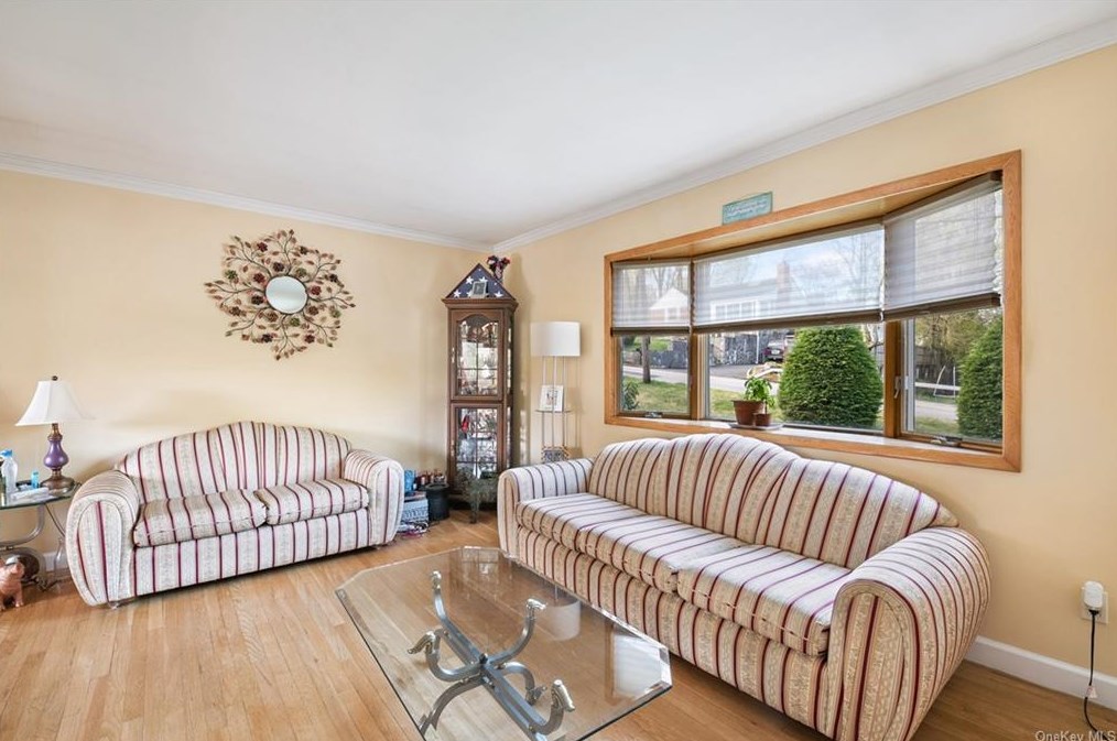 110 Narragansett Ave, Crotonville, NY 10562