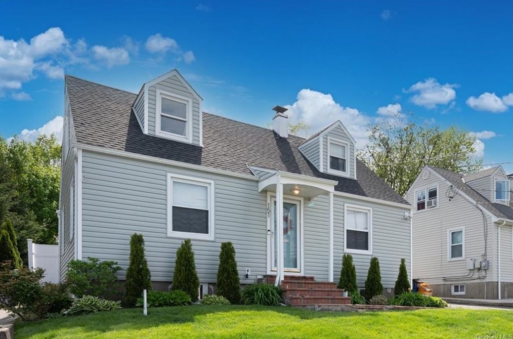 151 Croydon Rd, Yonkers, NY 10710-1001