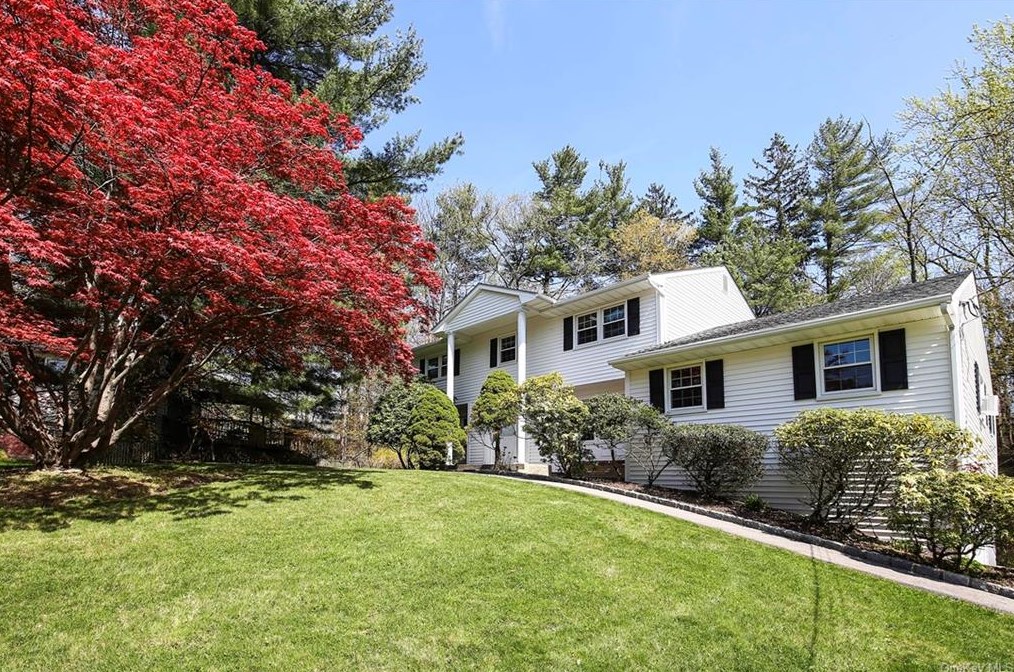 2372 Vista Ct, Yorktown Hgts, NY 10598