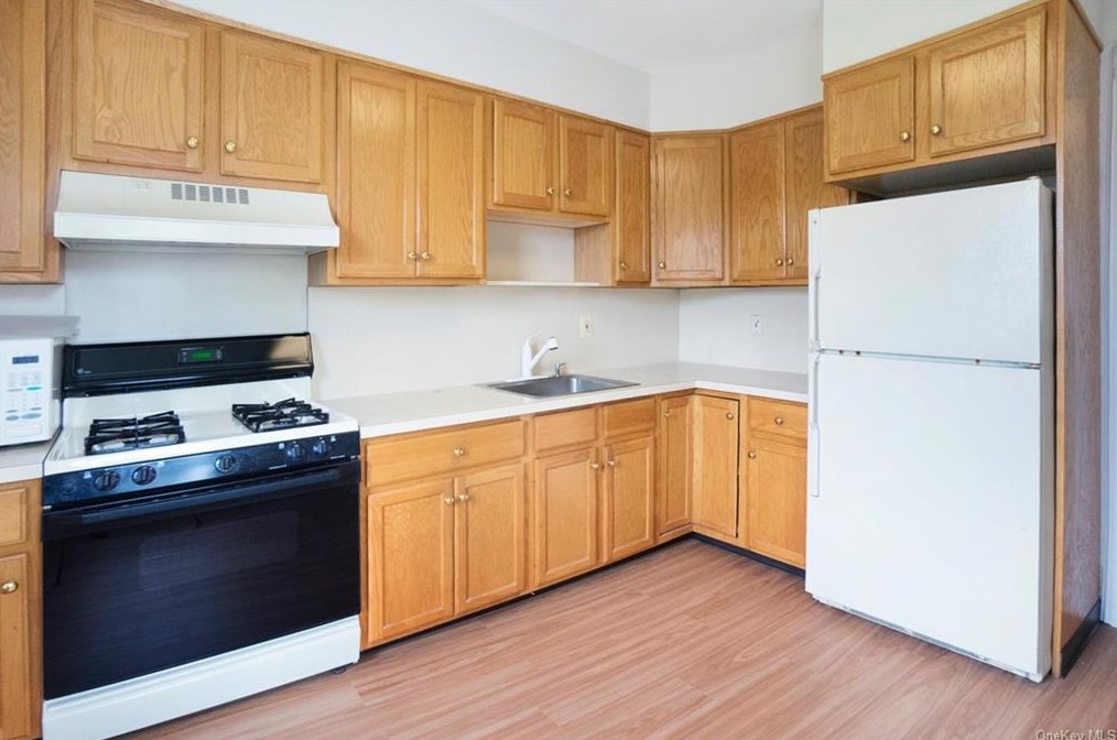 334 Prospect Ave, Mamaroneck NY  10543-3533 exterior