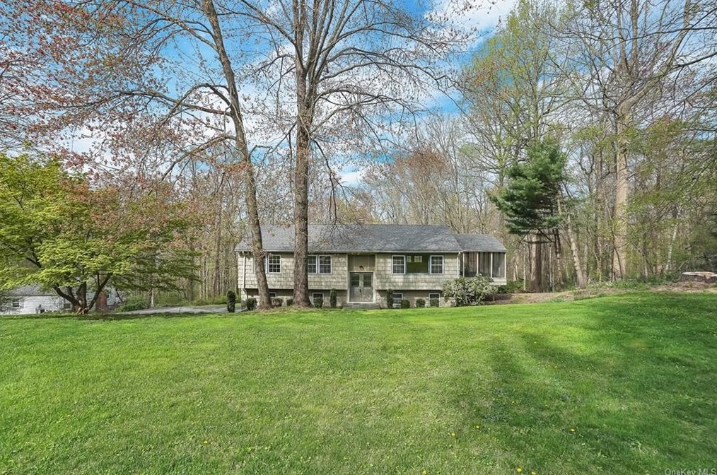 18 Debbie Ln, Cross River, NY 10518