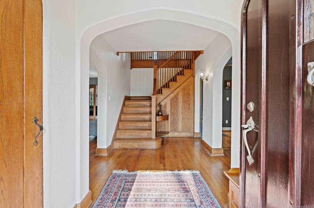 27 Bretton Rd, Scarsdale, NY 10583