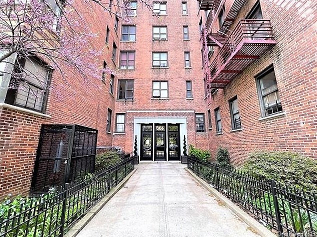 306 E Mosholu Pkwy S #2g, Bronx, NY 10458