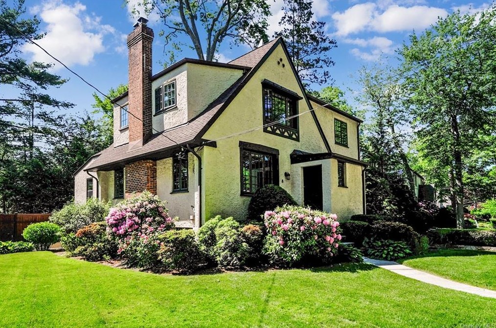 8 Parkway W, Mount Vernon, NY 10552
