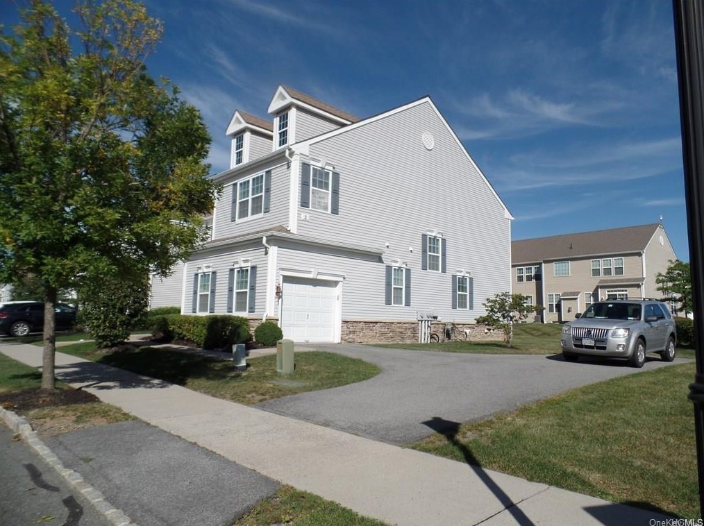 2 Bainbridge Pl Unit 1306, Newburgh, NY 12550