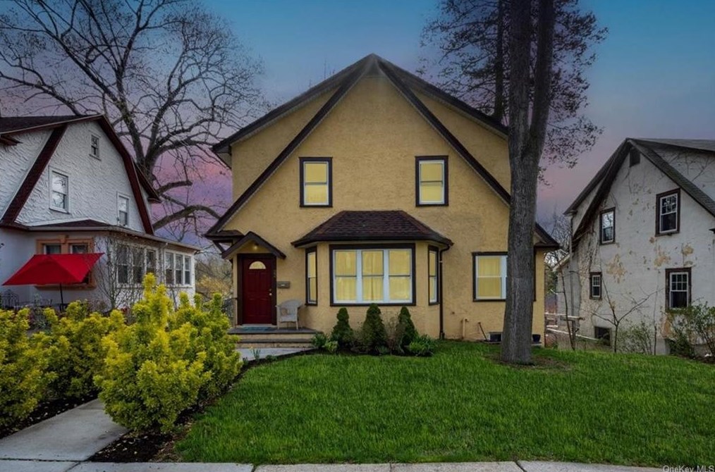 22 Lefferts Rd, Yonkers, NY 10705-1636
