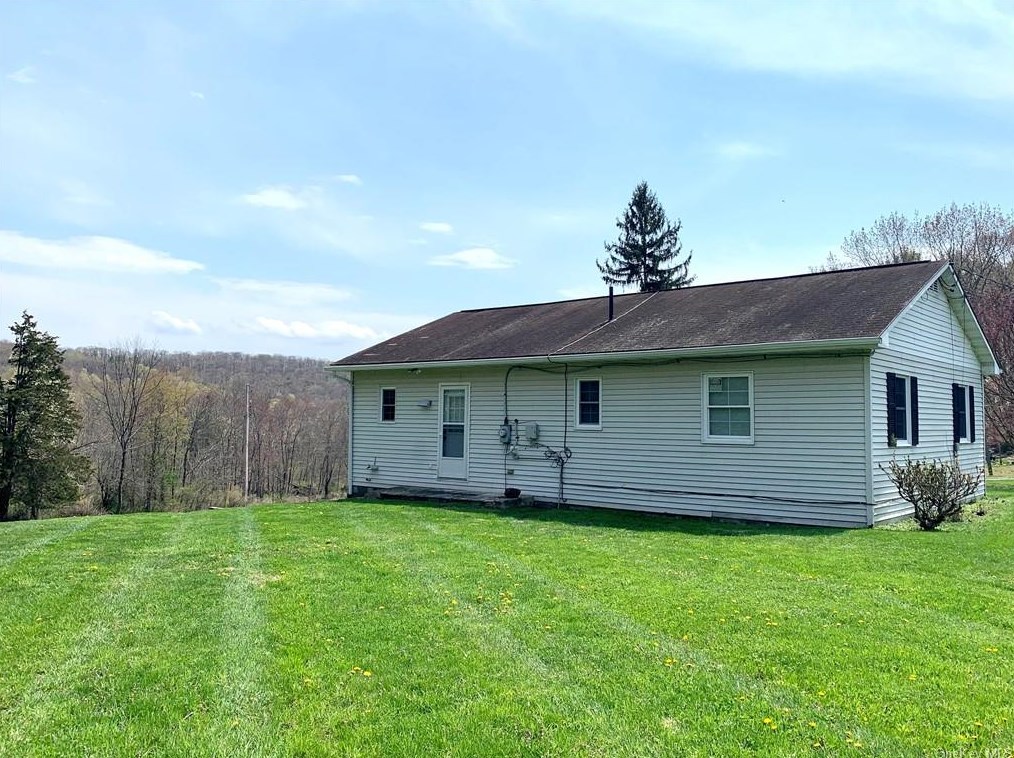 15 Countryman Ln, Wallkill, NY 12589-2723