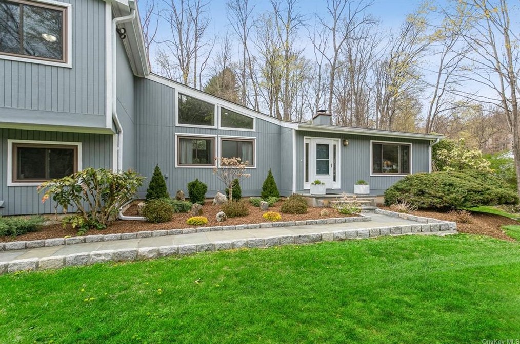 22 Whitlaw Close, Chappaqua, NY 10514