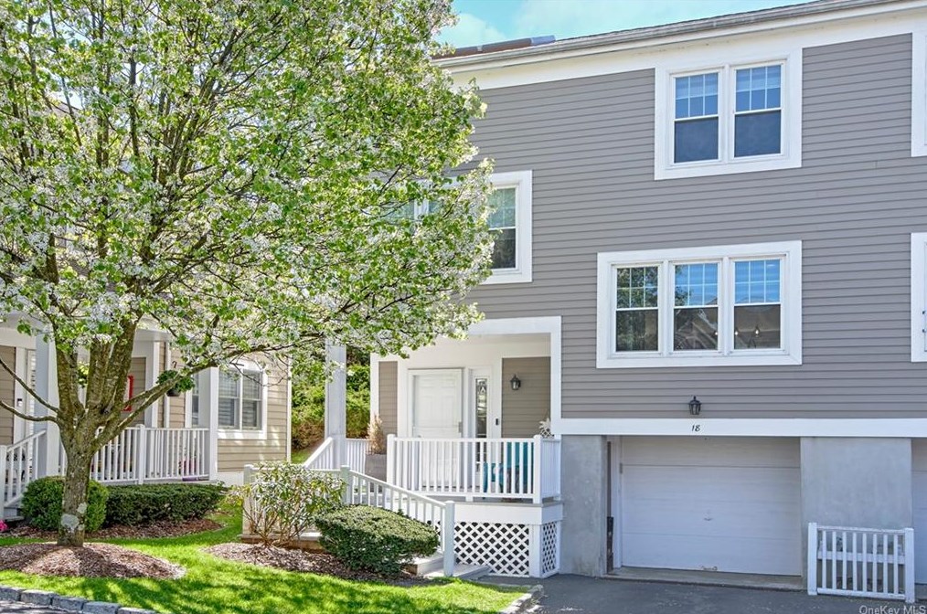 18 Brookridge Ct, Rye Brook, NY 10573