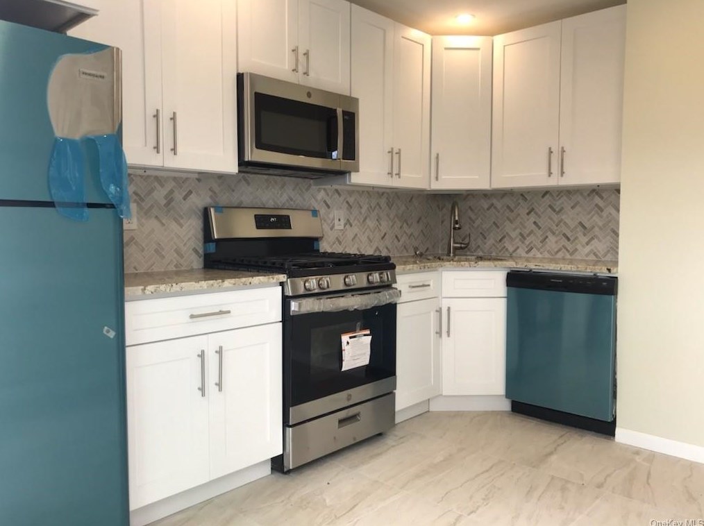 10 Mickardan Ct, Staten Island, NY 10304-1892