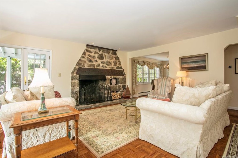 16 Villa Rd, Larchmont, NY 10538-1246