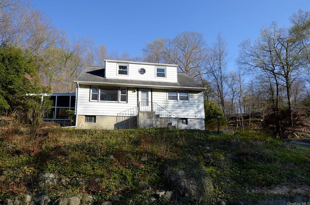 41 Hillside Ave, Tuxedo Park, NY 10987