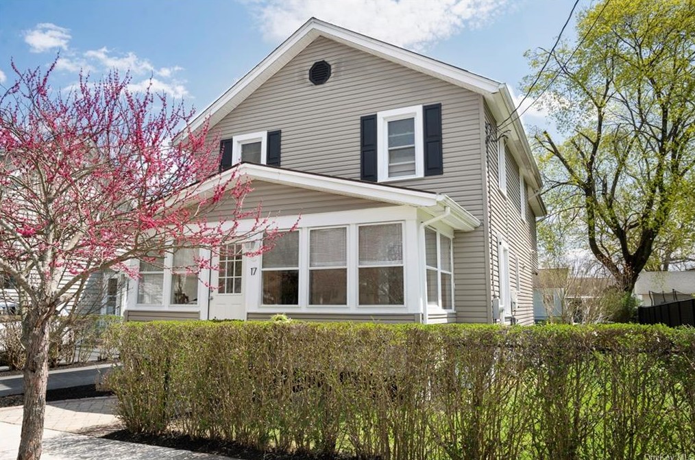 17 Center St, Port Jervis, NY 12771-2806