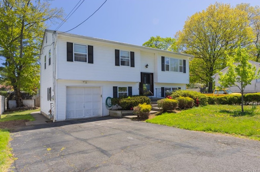 71 Medway Ave, Congers, NY 10920