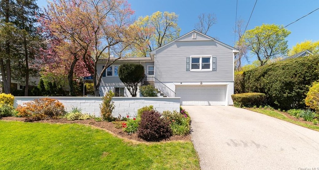 14 Plymouth Rd, Larchmont, NY 10538-3217