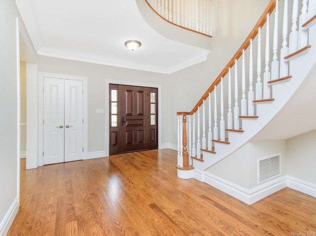 142 Valentine St, Yonkers NY  10704-1855 exterior