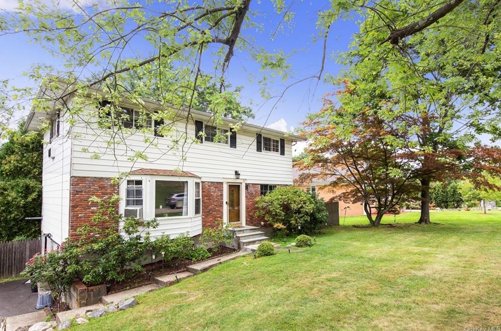 16 Minkel Rd, Crotonville, NY 10562