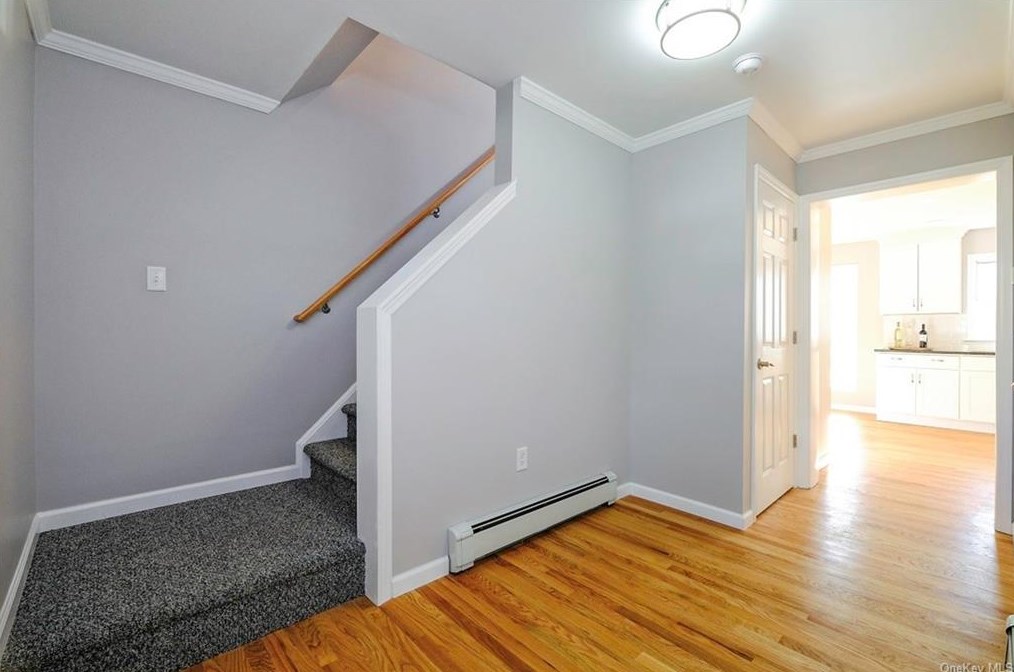 10 Oakridge Pkwy, Peekskill, NY 10566-2406