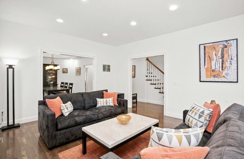21 Railside Ave, White Plains, NY 10605