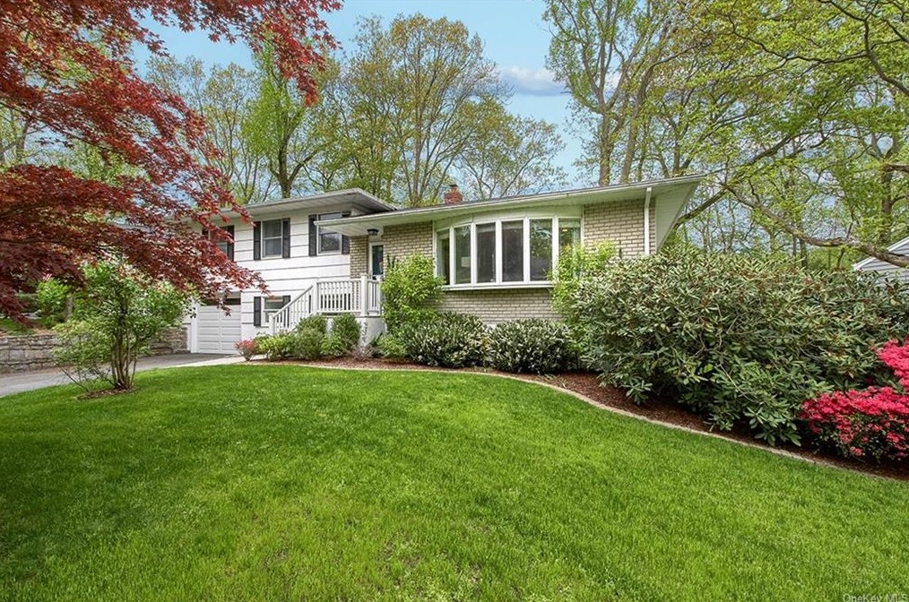 8 Kenneth Rd, White Plains, NY 10605