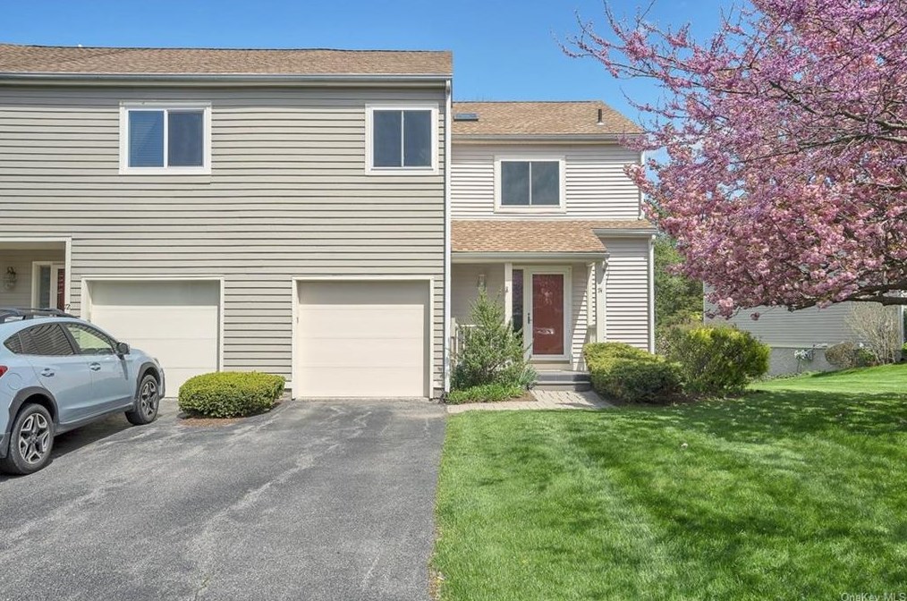 74 Meadow Way, East Fishkill, NY 12533-7205