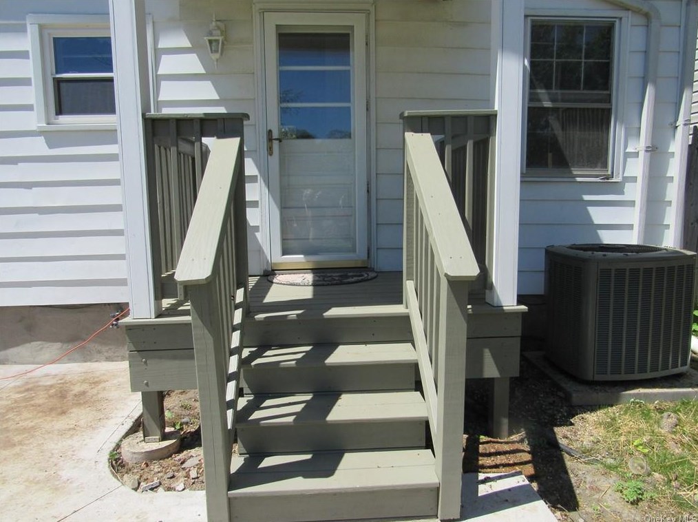 74 Montgomery St, Goshen NY  10924-1515 exterior