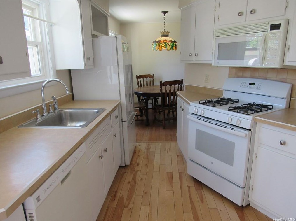 74 Montgomery St, Goshen NY  10924-1515 exterior