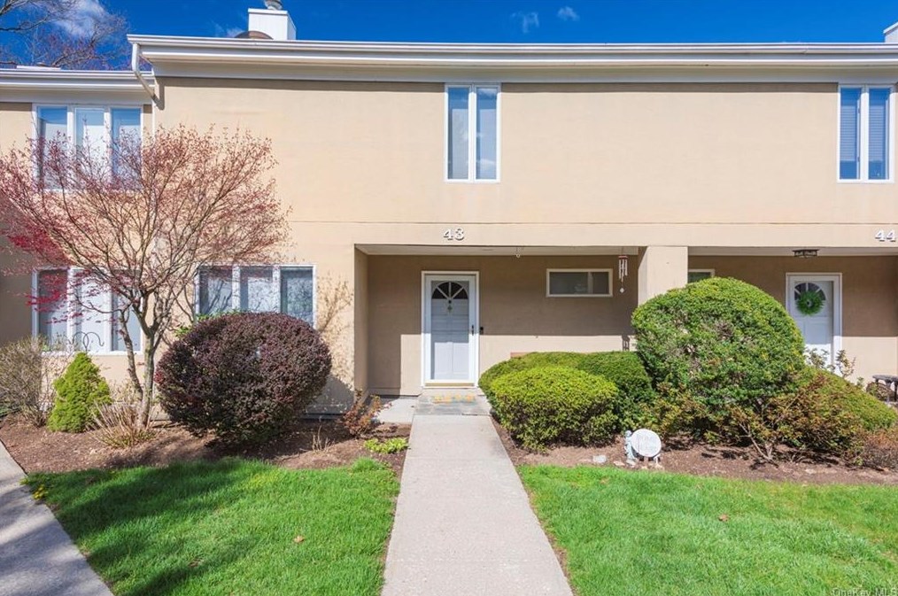 100 Chateau Ln #43, Hawthorne, NY 10532