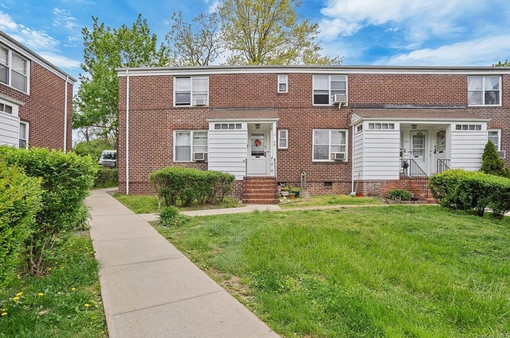88 Spruce St, Yonkers, NY 10701-4511