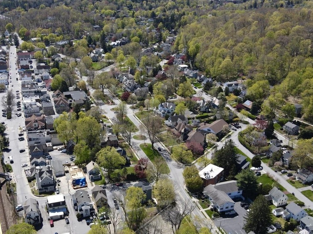 48 Bedford Rd, Katonah NY  10536-2119 exterior