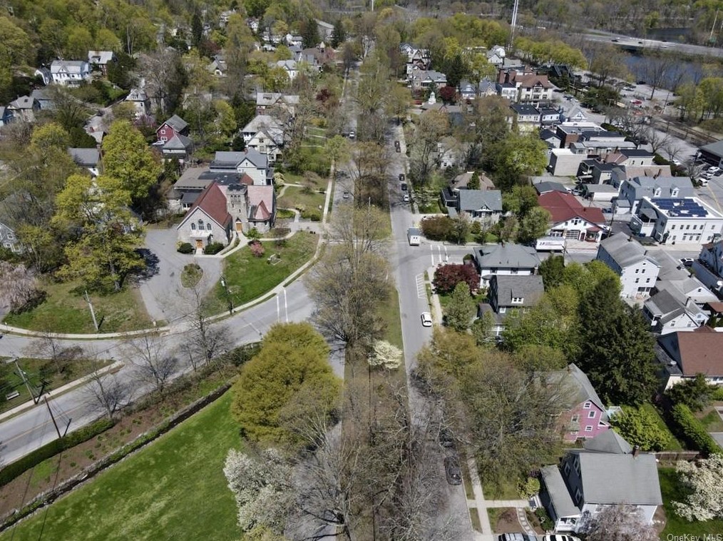 48 Bedford Rd, Katonah NY  10536-2119 exterior