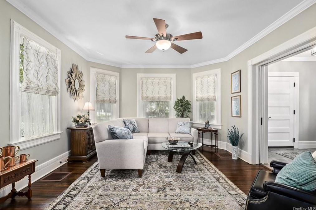 48 Bedford Rd, Katonah NY  10536-2119 exterior