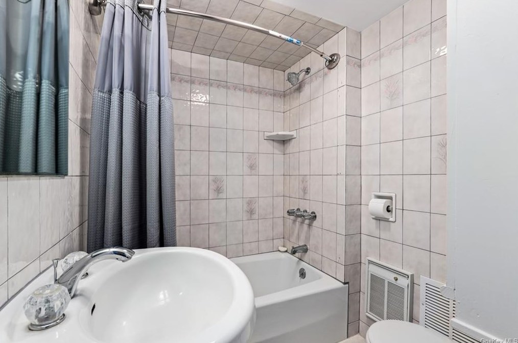 48 Bedford Rd, Katonah NY  10536-2119 exterior